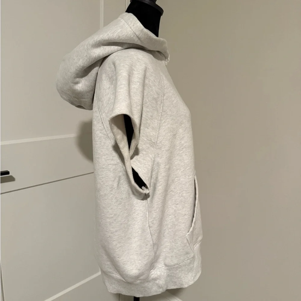 Aritzia TNA Cozy Fleece Boyfriend Sleeveless Hoodie - Picture 4 of 7